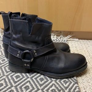 EUC. Worn once. Genuine leather.